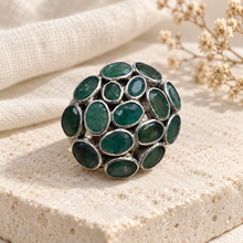 Cargar imagen en el visor de la galería, Emerald Oval Mosaic Statement Ring
