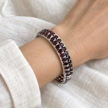 Cargar imagen en el visor de la galería, Garnet Bangle with Sterling Silver
