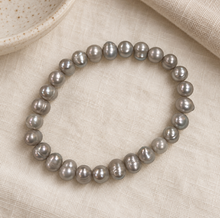 Загрузить изображение в средство просмотра галереи, Gray Pearl Stretchy Bracelet
