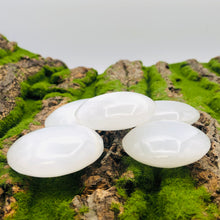Cargar imagen en el visor de la galería, Selenite Palm Stone
