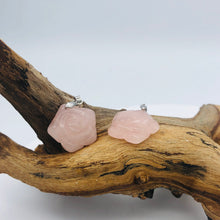 Load image into Gallery viewer, Rose Quartz Rose Pendant

