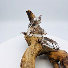 将图片加载到图库查看器，Quartz Crystal Point Pendant with Copper
