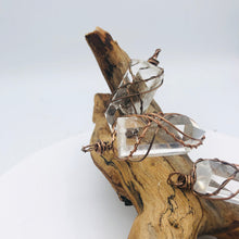 将图片加载到图库查看器，Quartz Crystal Point Pendant with Copper
