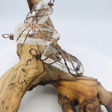 将图片加载到图库查看器，Quartz Crystal Point Pendant with Copper
