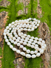 将图片加载到图库查看器，White Potato Pearl necklace with silver clasp 17&quot;
