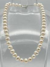 Load image into Gallery viewer, White knotted pearl necklace with metal heart lock (8 mm 16&quot;)
