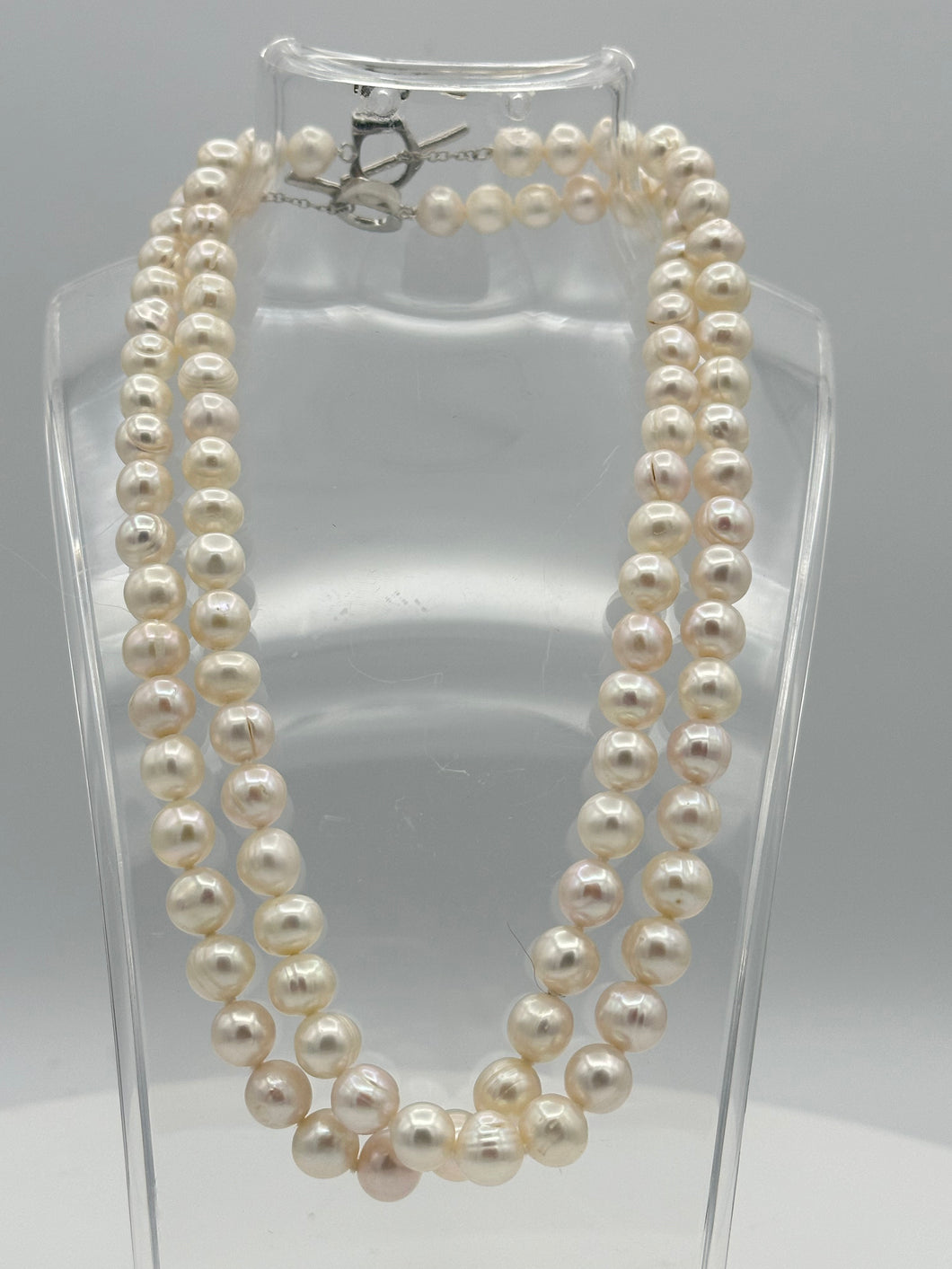 White pearl knotted necklace with metal heart lock (8 mm 18