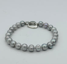 Load image into Gallery viewer, Grey Pearl Knotted ( Metal Heart Bracelet )
