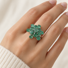 Загрузить изображение в средство просмотра галереи, Emerald Oval Cluster Ring
