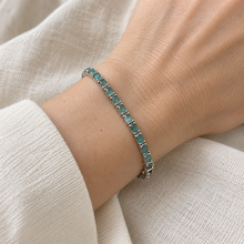 Cargar imagen en el visor de la galería, One Line Emerald Sterling Silver Bracelet
