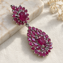 将图片加载到图库查看器，Ruby Flower &amp; Oval Hanging Earring

