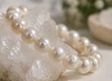 Load image into Gallery viewer, White Pearl Stretchy Bracelet
