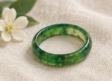 Cargar imagen en el visor de la galería, Mottled Green Jade Ring
