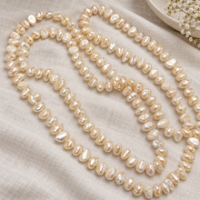 Cargar imagen en el visor de la galería, White Large Flat Pearl Long Necklace 64 mm
