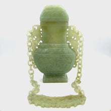 Cargar y reproducir el video en el visor de la galería, Majestic Jade Vase with Dragon Motifs and Kranok-Adorned Links
