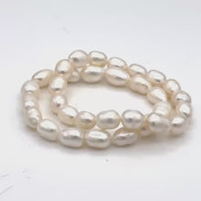 Cargar y reproducir el video en el visor de la galería, White Potato pearl stretchy bracelet
