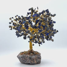 Cargar y reproducir el video en el visor de la galería, Gold wire-wrapped Gemstone Tree (Large Size)
