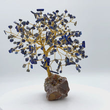 Загружайте и воспроизводите видео в средстве просмотра галереи Gemstone Tree (Medium Size)
