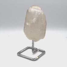 在图库查看器中加载和播放视频，Quartz point crystal on stand
