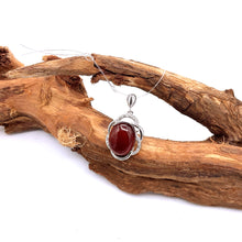 Cargar imagen en el visor de la galería, Burmese Garnet 5A Pendant
