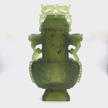 在图库查看器中加载和播放视频，360 video of Antique Jade Incense Burner with carving
