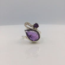 Cargar y reproducir el video en el visor de la galería, Swan shaped amethyst sterling silver ring
