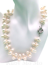 Load image into Gallery viewer, Pearl Necklace in grape style
