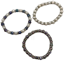 Cargar imagen en el visor de la galería, Natural fresh water pearl with cz stretchy bracelets
