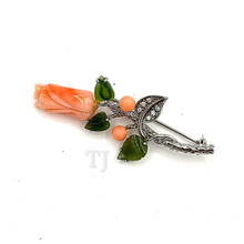 Cargar imagen en el visor de la galería, Angel skin rose brooch made with Italian Coral in sterling silver material
