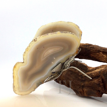 Cargar imagen en el visor de la galería, Closer view of Agate Slice Butterfly Figurine
