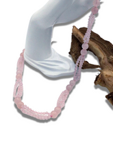 Cargar imagen en el visor de la galería, Rose Quartz Necklace
