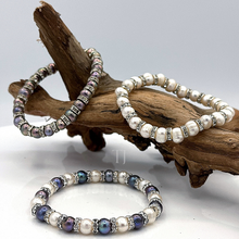 Cargar imagen en el visor de la galería, Natural fresh water pearl with cz stretchy bracelets
