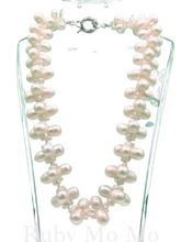 Load image into Gallery viewer, Pearl Necklace in grape style
