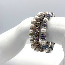 Cargar imagen en el visor de la galería, Natural fresh water pearl with cz stretchy bracelets
