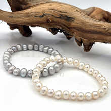 Cargar imagen en el visor de la galería, Fresh Water Pearl Stretchy bracelet 13
