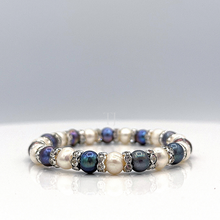 Cargar imagen en el visor de la galería, Natural fresh water pearl with cz stretchy bracelets
