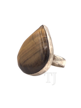 Cargar imagen en el visor de la galería, Yellow Tiger&#39;s Eye Tear drop shape ring in sterling silver
