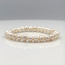 Load image into Gallery viewer, Fresh Water Pearl Stretchy bracelet 13
