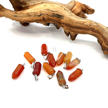 Cargar imagen en el visor de la galería, Carnelian Obelisk Pendant
