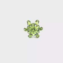 Cargar y reproducir el video en el visor de la galería, Single floral peridot ring in sterling silver
