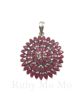 Cargar imagen en el visor de la galería, Sunflower shaped ruby set
