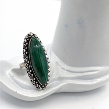 Загрузить изображение в средство просмотра галереи, Silver coated malachite Ring
