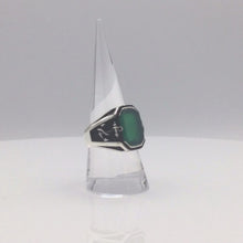 Cargar y reproducir el video en el visor de la galería, Green Onyx Ring in anchor setting
