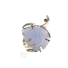 Cargar imagen en el visor de la galería, Blue Lace Agate Fish Figure Brooch in sterling silver setting
