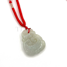 Cargar imagen en el visor de la galería, Burmese Jade Figure Pendant with red silk string with small jade beads
