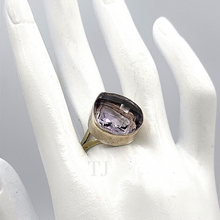 Cargar imagen en el visor de la galería, Amethyst tear drop cut ring in sterling silver
