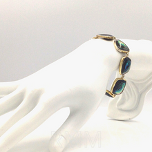 Cargar imagen en el visor de la galería, Mother of pearl bracelet in gold coated sterling silver
