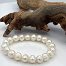 将图片加载到图库查看器，Freshwater white pearl stretchy bracelet with a branch in the back
