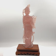 Загружайте и воспроизводите видео в средстве просмотра галереи Rose Quartz sculpture from Qing Dynasty
