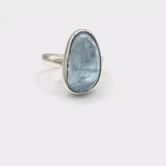 360 video of Aquamarine cabochon ring in sterling silver